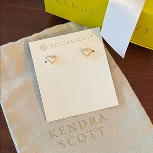 Kendra Scott Gold Framed Ari Heart Stuf in White Opalescent Resin